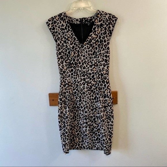 H&M Dresses & Skirts - H&M Leopard Animal-print V-Neck Sleeveless Dress Women’s Size 4